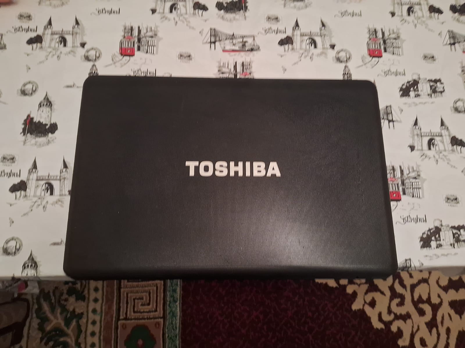 Toshiba noutbuk satilir